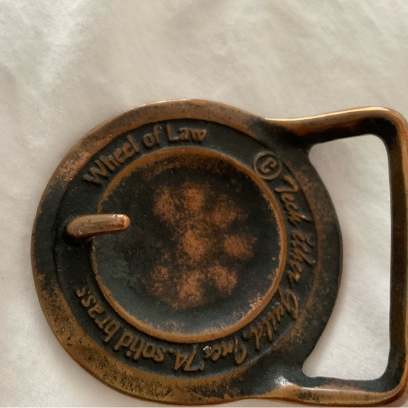 RARE BRASS ‘WHEEL OF LAW’ BELT BUCKLE - Picture 3 of 3